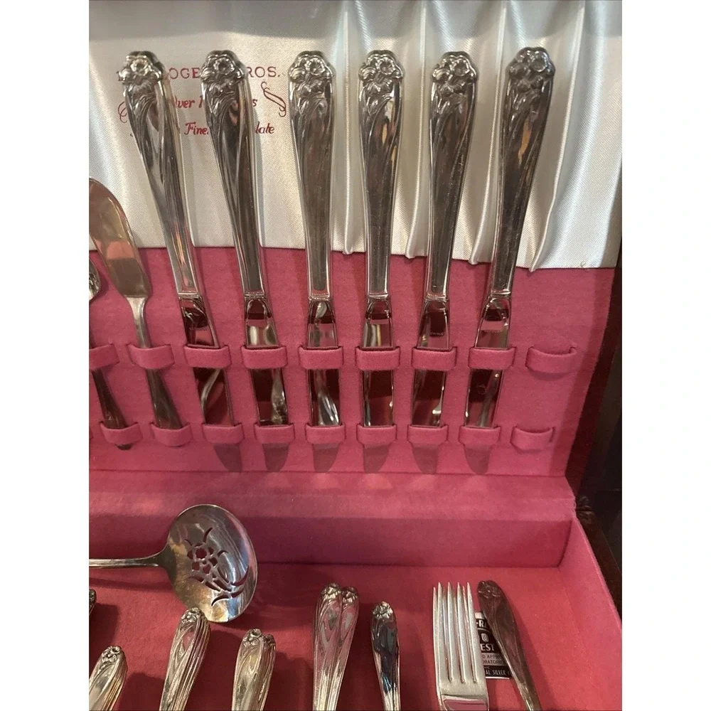 1847 Rogers Bros Silverplate Daffodil Wood Chest 61 Pieces Set 1950S #1